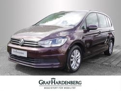 Rot Gebraucht 2018 VW Touran Comfortline Van / Kleinbus | 21.888 € (Fairer Preis)