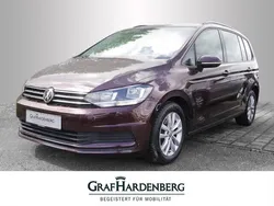 Rot Gebraucht 2018 VW Touran Comfortline Van / Kleinbus | 21.888 € (Fairer Preis)