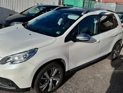 Weiß Gebraucht 2015 Peugeot 2008 Allure SUV | 6.490 € (Guter Preis)