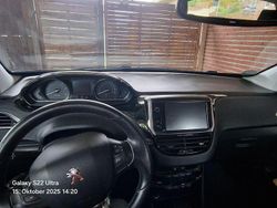 Grau Gebraucht 2016 Peugeot 2008 Allure SUV | 8.600 € (Guter Preis)