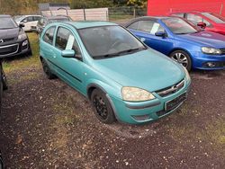 Grün Gebraucht 2004 Opel Corsa Kleinwagen | 1.750 €
