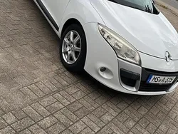 Weiß Gebraucht 2009 Renault Mégane Coupé Coupé | 5.700 €