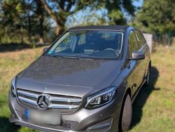Grau Gebraucht 2018 Mercedes B200 Van / Kleinbus | 19.000 € (Fairer Preis)