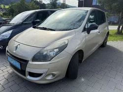Beige Gebraucht 2011 Renault Scénic III Expression Van / Kleinbus | 1.350 € (Superpreis)