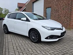 Weiß Gebraucht 2016 Toyota Auris Design Limousine | 7.990 € (Guter Preis)