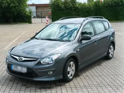 Grau Gebraucht 2011 Hyundai i30 Kombi | 1.800 € (Superpreis)