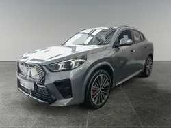 Grau (skyscraper grau (grau)) Neu 2024 BMW iX2 M Sport SUV | 58.777 € (Fairer Preis)