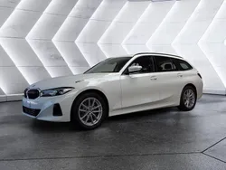 Weiß Gebraucht 2025 BMW 318 Kombi | 43.900 €