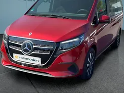 Rot Gebraucht 2024 Mercedes EQV300 Van / Kleinbus | 54.199 € (Teuer)