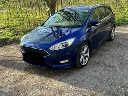 Blau Gebraucht 2015 Ford Focus Kombi | 8.500 €