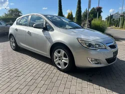Silber Gebraucht 2010 Opel Astra Edition Limousine | 5.900 € (Fairer Preis)
