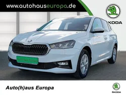 Moon weiss metallic Gebraucht 2024 Skoda Fabia Style Limousine | 20.490 € (Guter Preis)