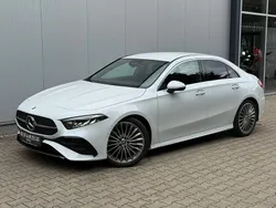 Weiß Gebraucht 2023 Mercedes A220 AMG line Limousine | 32.990 € (Guter Preis)