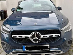 Blau Gebraucht 2021 Mercedes GLA200 Progressive SUV | 29.900 € (Etwas zu teuer)