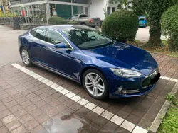 Blau Gebraucht 2016 Tesla Model S Limousine | 17.000 €