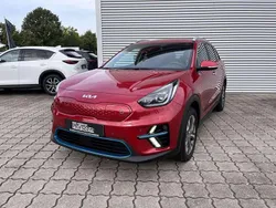 Rot Gebraucht 2021 Kia e-Niro 3 SUV | 26.900 € (Fairer Preis)