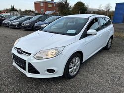 Weiß Gebraucht 2011 Ford Focus Trend Limousine | 1.580 € (Fairer Preis)