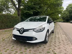 Weiß Gebraucht 2015 Renault Clio IV LIMITED Kleinwagen | 6.100 € (Etwas zu teuer)