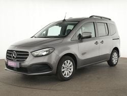 Chromitgrau Gebraucht 2023 Mercedes 180 Progressive Limousine | 24.336 € (Superpreis)