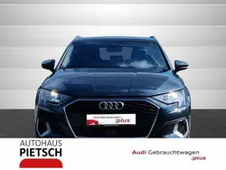 Grau Gebraucht 2023 Audi A3 Sportback Advanced Limousine | 31.420 € (Etwas zu teuer)