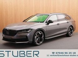 Graphitegrau metallic Neu 2025 Skoda Superb SportLine Kombi | 49.990 € (Fairer Preis)