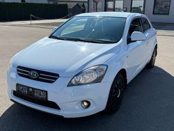 Weiß Gebraucht 2010 Kia Ceed Limousine | 1.950 € (Teuer)