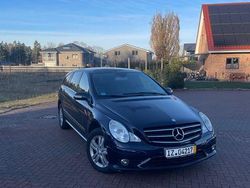 Blau Gebraucht 2010 Mercedes R300 Van / Kleinbus | 3.400 €