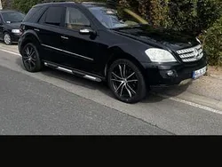 Schwarz Gebraucht 2007 Mercedes ML320 SUV | 6.000 € (Fairer Preis)
