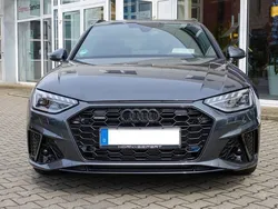 Grau Gebraucht 2023 Audi A4 S-Line Kombi | 57.950 €