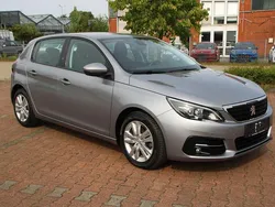 Grau Gebraucht 2018 Peugeot 308 Active Limousine | 10.790 € (Etwas zu teuer)