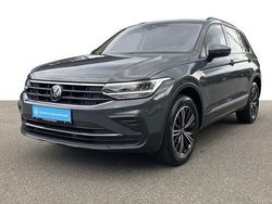 Grau (b0 delfingrau metallic) Gebraucht 2023 VW Tiguan Life SUV | 34.391 € (Fairer Preis)