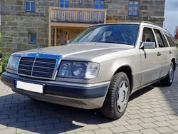 Beige Gebraucht 1993 Mercedes E200 Kombi | 3.500 €