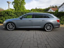 Grau Gebraucht 2020 Skoda Superb Ambition Kombi | 23.666 € (Teuer)