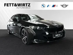 Black sapphire metallic Neu 2025 BMW 530e M Sport Limousine | 74.990 €