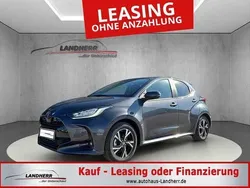Grau Neu 2025 Toyota Yaris Hybrid Trend Limousine | 25.995 €