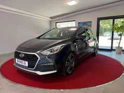 Jet black / met Gebraucht 2015 Hyundai i30 Turbo Limousine | 10.890 € (Fairer Preis)