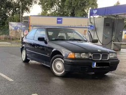 Schwarz Gebraucht 1995 BMW 316 | 2.300 €