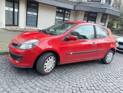 Rot Gebraucht 2007 Renault Clio III Dynamique Limousine | 1.700 € (Guter Preis)