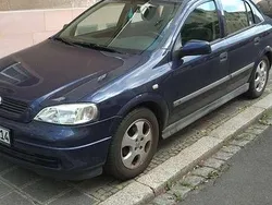 Blau Gebraucht 1999 Opel Astra Edition Limousine | 800 € (Guter Preis)