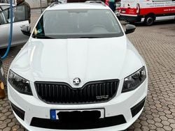 Weiß Gebraucht 2017 Skoda Octavia RS Kombi | 15.500 € (Guter Preis)