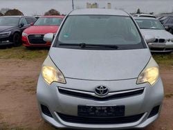 Silber Gebraucht 2014 Toyota Verso-S Cool Van / Kleinbus | 7.800 € (Guter Preis)