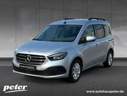 Helvinsilber metallic Gebraucht 2024 Mercedes T180 Progressive Van / Kleinbus | 28.490 € (Fairer Preis)