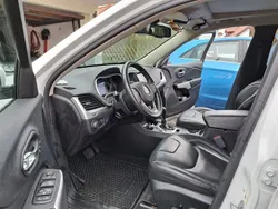 Weiß Gebraucht 2017 Jeep Cherokee Night Eagle SUV | 19.500 € (Teuer)