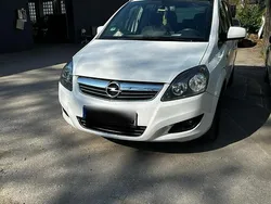 Weiß Gebraucht 2011 Opel Zafira Van / Kleinbus | 2.790 € (Guter Preis)