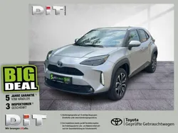 Silver (metallic) Gebraucht 2024 Toyota Yaris Hybrid Team SUV | 24.740 € (Fairer Preis)