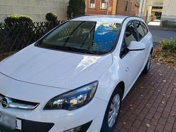 Weiß Gebraucht 2015 Opel Astra Kombi | 5.790 € (Etwas zu teuer)