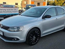 Silber Gebraucht 2012 VW Jetta Match Limousine | 8.490 € (Etwas zu teuer)