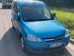Blau Gebraucht 2003 Opel Combo Van / Kleinbus | 2.900 € (Teuer)