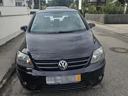 Schwarz Gebraucht 2005 VW Golf V Kleinwagen | 2.500 €