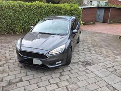 Grau Gebraucht 2015 Ford Focus Business Edition Kombi | 7.250 € (Fairer Preis)